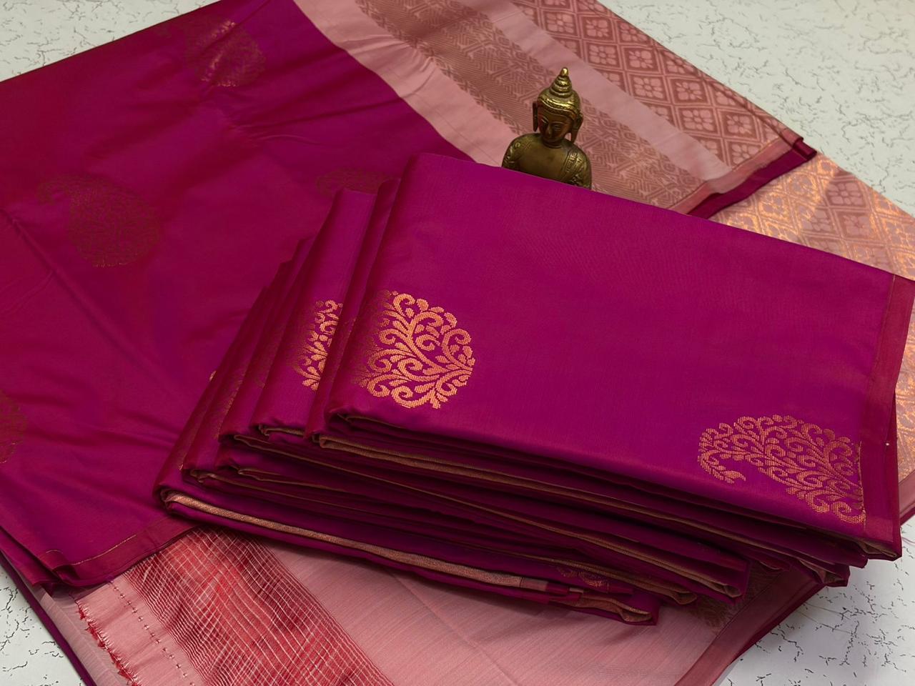 BORDERLESS SOFT SILK SAREE